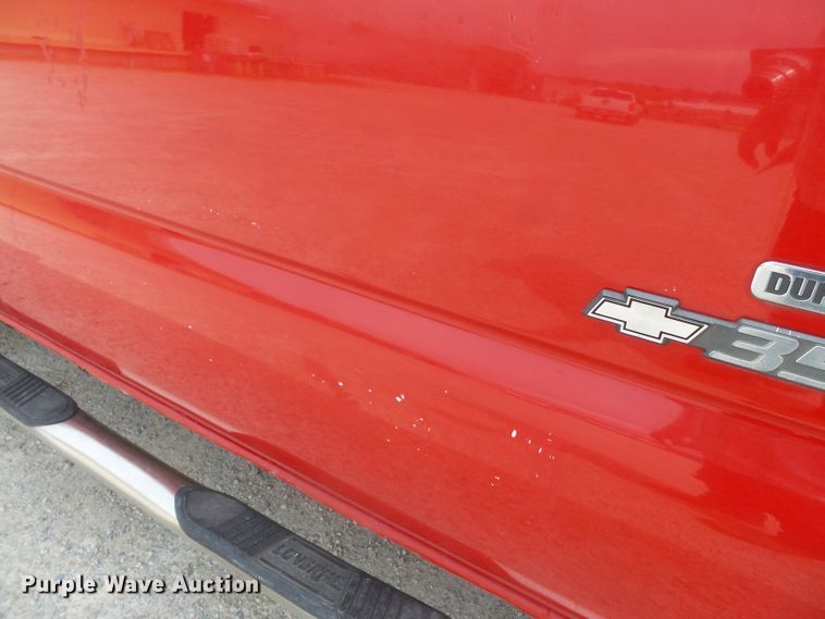 image for item DH7921 2001 Chevrolet Silverado 3500  Ext. Cab flatbed pickup truck