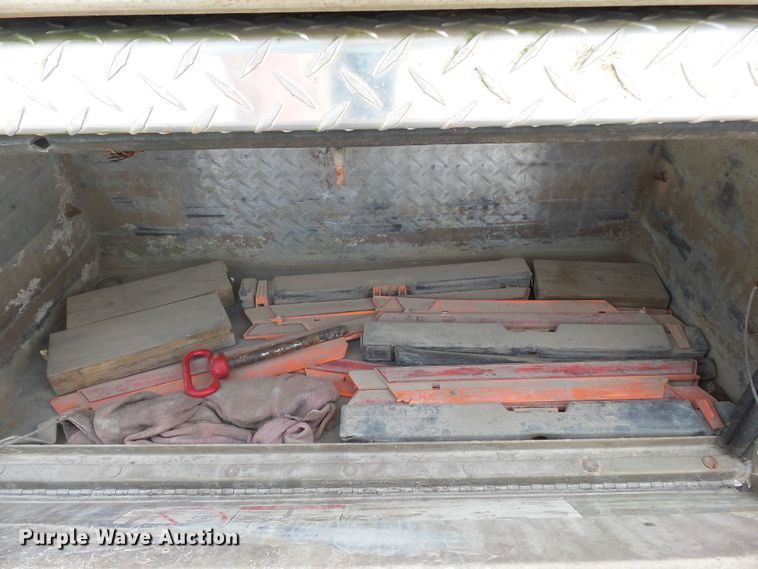 image for item DH7921 2001 Chevrolet Silverado 3500  Ext. Cab flatbed pickup truck