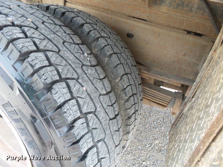 image for item DH7921 2001 Chevrolet Silverado 3500  Ext. Cab flatbed pickup truck