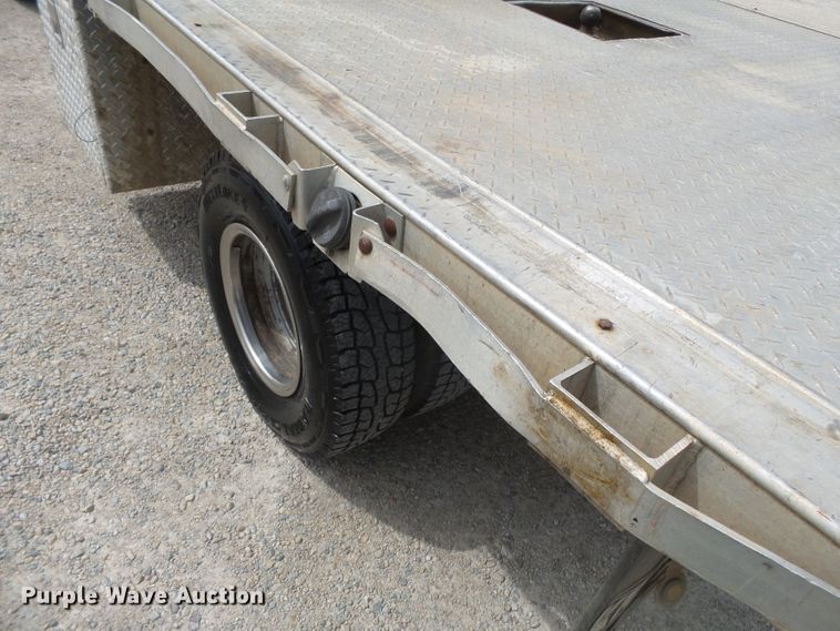 image for item DH7921 2001 Chevrolet Silverado 3500  Ext. Cab flatbed pickup truck