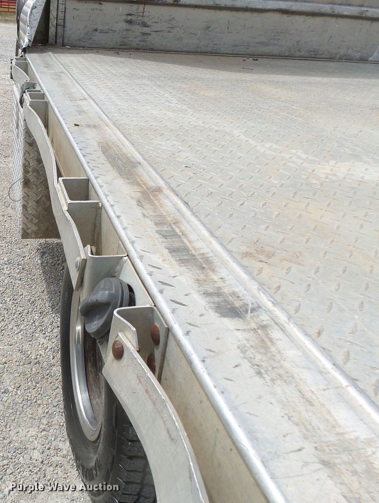 image for item DH7921 2001 Chevrolet Silverado 3500  Ext. Cab flatbed pickup truck