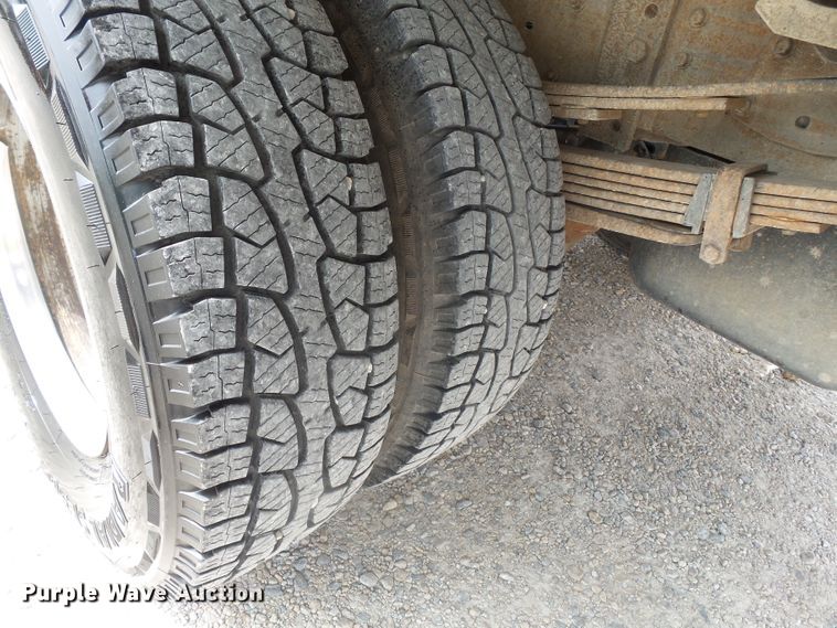 image for item DH7921 2001 Chevrolet Silverado 3500  Ext. Cab flatbed pickup truck