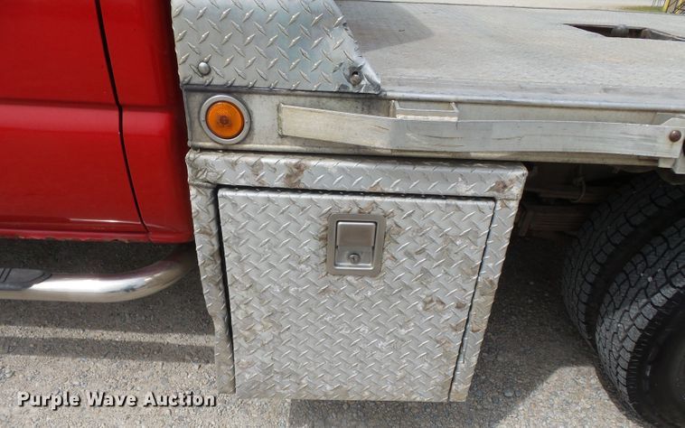 image for item DH7921 2001 Chevrolet Silverado 3500  Ext. Cab flatbed pickup truck