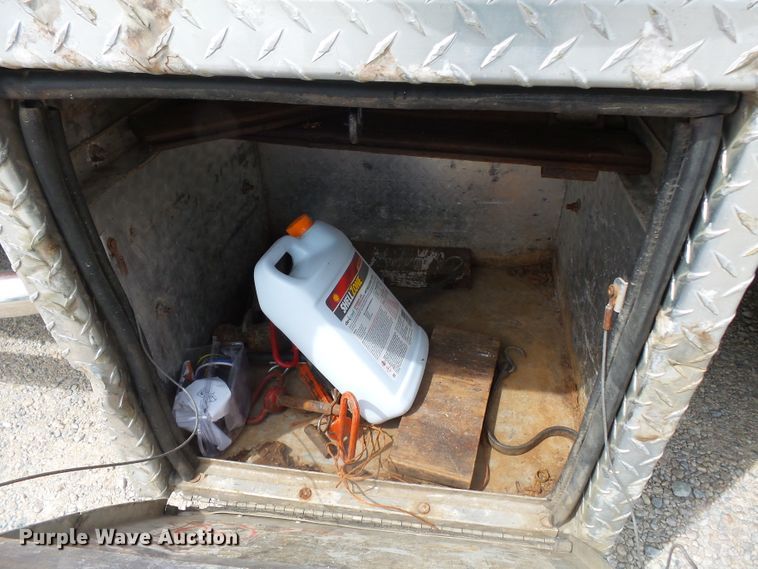 image for item DH7921 2001 Chevrolet Silverado 3500  Ext. Cab flatbed pickup truck