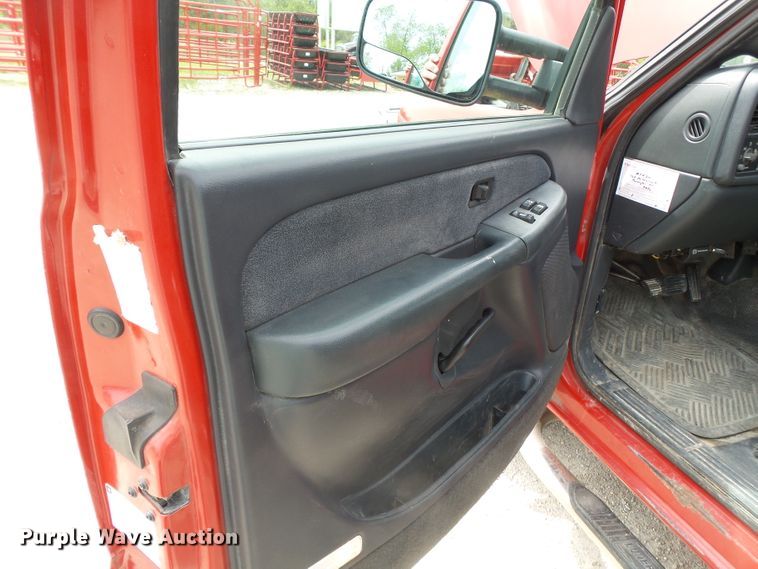 image for item DH7921 2001 Chevrolet Silverado 3500  Ext. Cab flatbed pickup truck