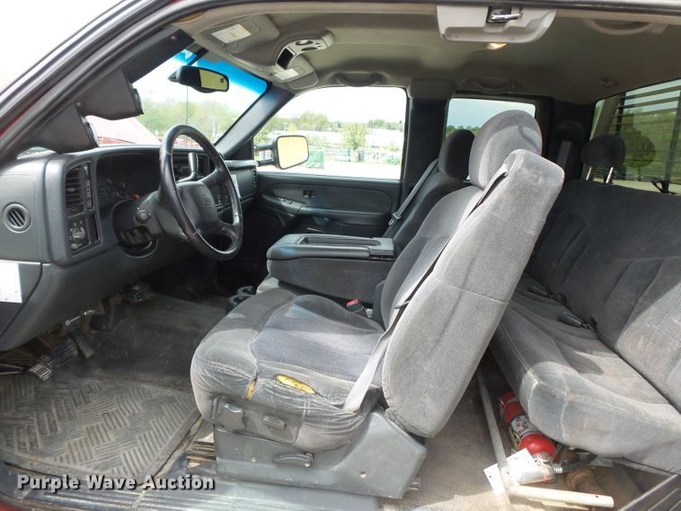 image for item DH7921 2001 Chevrolet Silverado 3500  Ext. Cab flatbed pickup truck