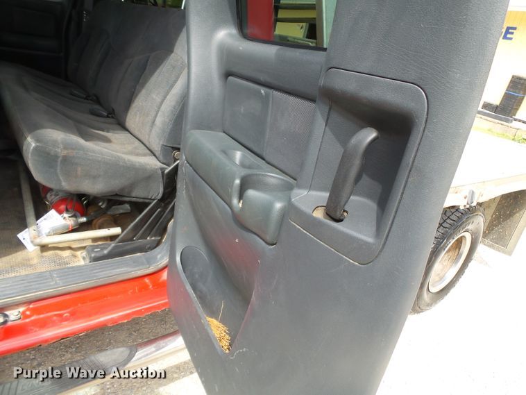 image for item DH7921 2001 Chevrolet Silverado 3500  Ext. Cab flatbed pickup truck