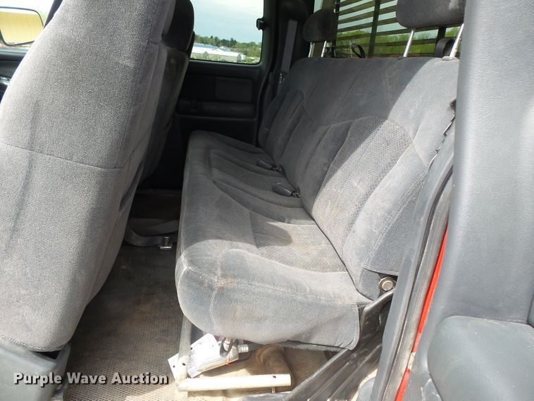 image for item DH7921 2001 Chevrolet Silverado 3500  Ext. Cab flatbed pickup truck