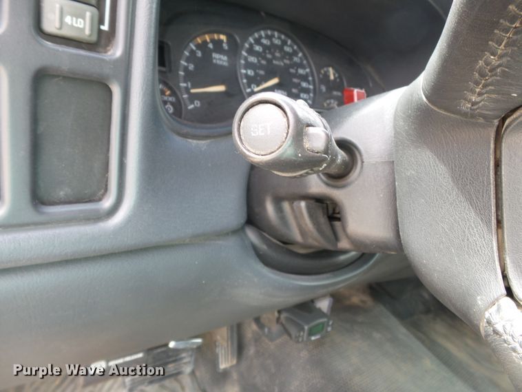 image for item DH7921 2001 Chevrolet Silverado 3500  Ext. Cab flatbed pickup truck