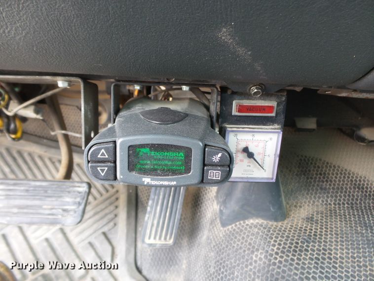 image for item DH7921 2001 Chevrolet Silverado 3500  Ext. Cab flatbed pickup truck