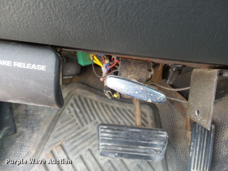 image for item DH7921 2001 Chevrolet Silverado 3500  Ext. Cab flatbed pickup truck