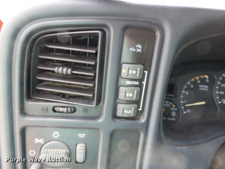 image for item DH7921 2001 Chevrolet Silverado 3500  Ext. Cab flatbed pickup truck