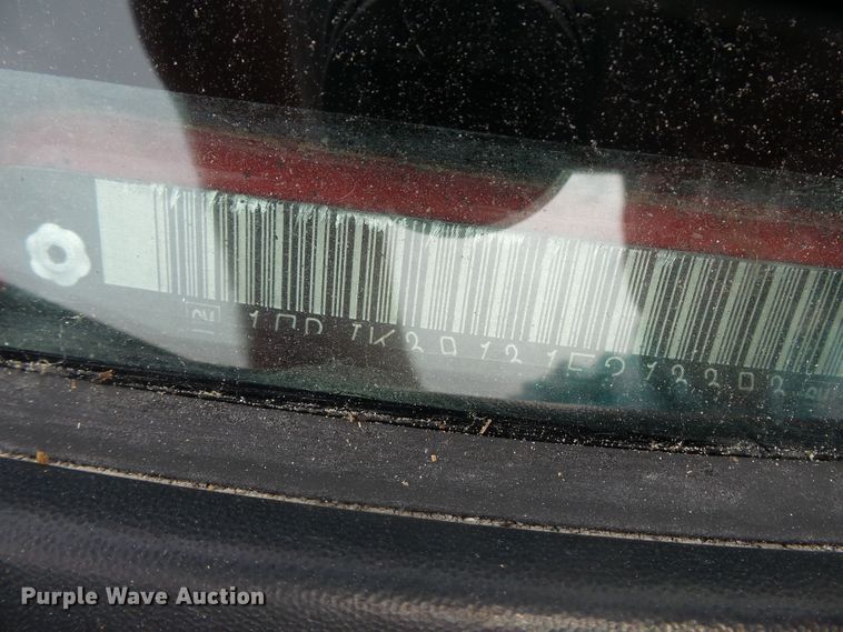 image for item DH7921 2001 Chevrolet Silverado 3500  Ext. Cab flatbed pickup truck