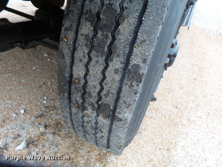 image for item DH7958 1990 International 4700 Crew Cab dump truck