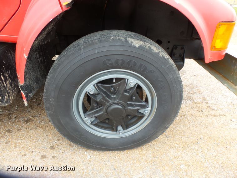 image for item DH7958 1990 International 4700 Crew Cab dump truck