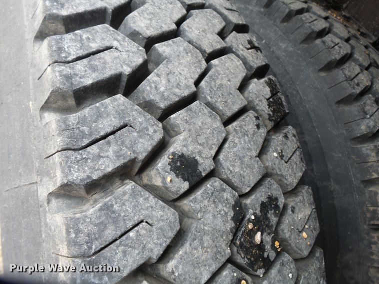 image for item DH7958 1990 International 4700 Crew Cab dump truck