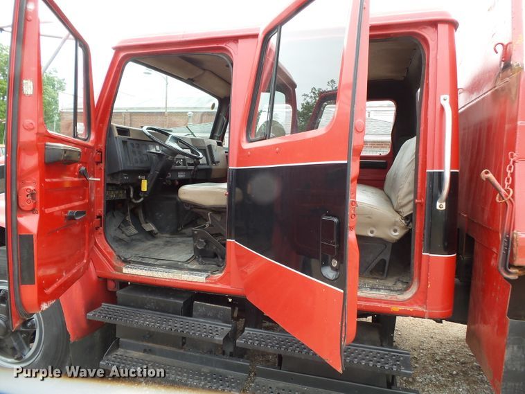 image for item DH7958 1990 International 4700 Crew Cab dump truck