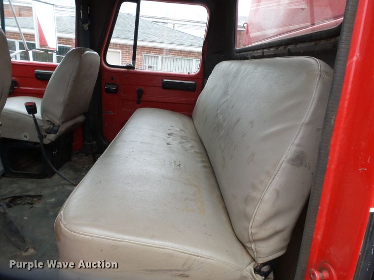 image for item DH7958 1990 International 4700 Crew Cab dump truck