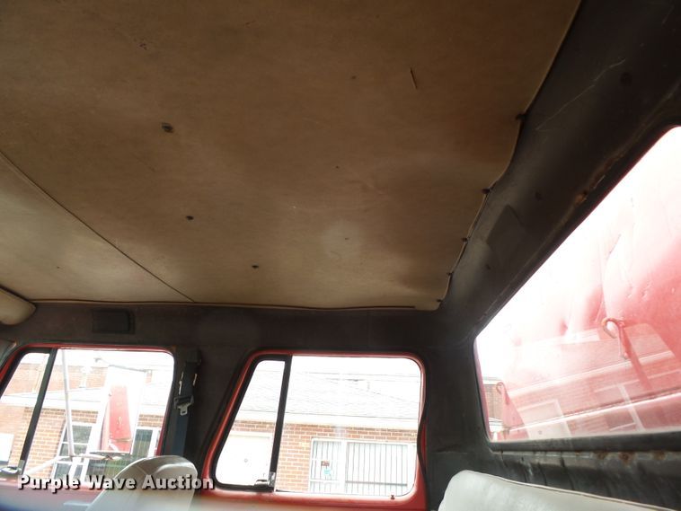 image for item DH7958 1990 International 4700 Crew Cab dump truck