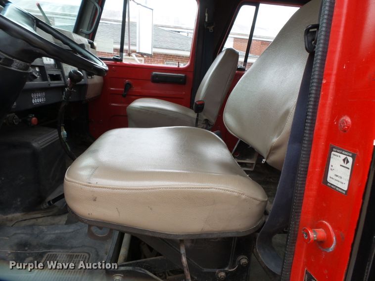 image for item DH7958 1990 International 4700 Crew Cab dump truck