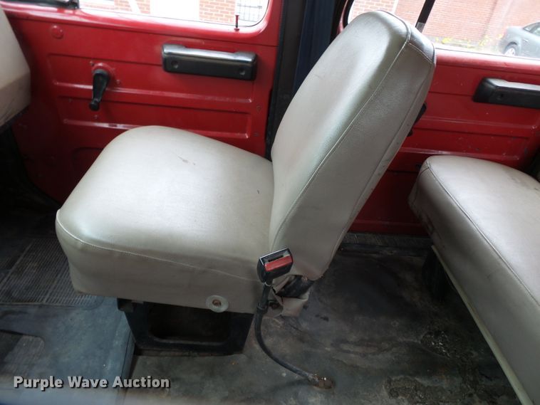 image for item DH7958 1990 International 4700 Crew Cab dump truck