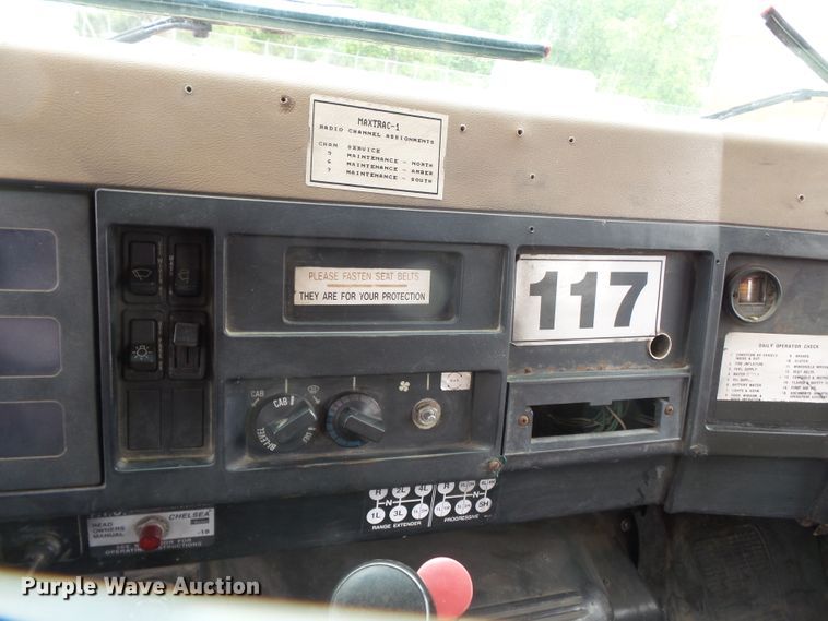 image for item DH7958 1990 International 4700 Crew Cab dump truck