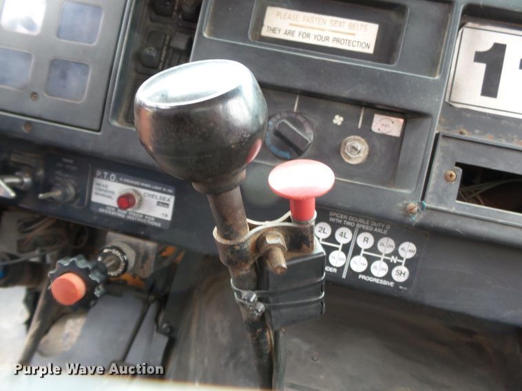 image for item DH7958 1990 International 4700 Crew Cab dump truck