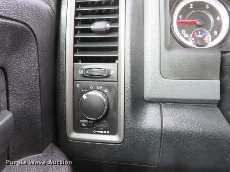 image for item DI2030 2016 Dodge Ram 3500  Crew Cab utility bed pickup truck