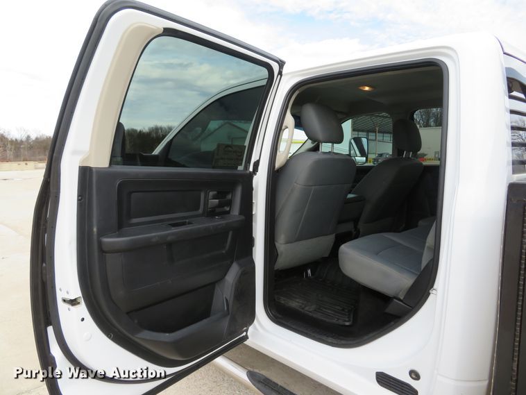 image for item DI2030 2016 Dodge Ram 3500  Crew Cab utility bed pickup truck