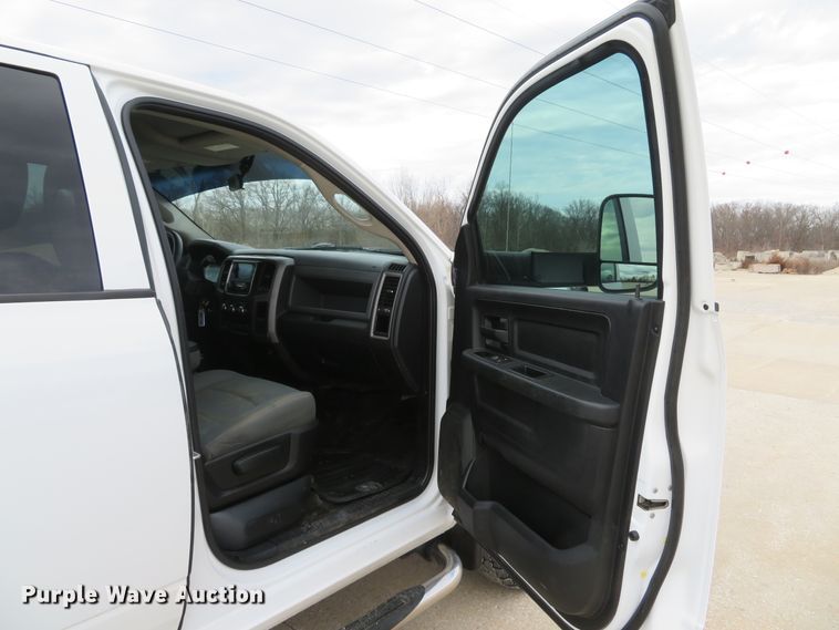 image for item DI2030 2016 Dodge Ram 3500  Crew Cab utility bed pickup truck