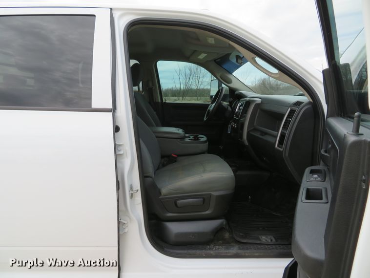 image for item DI2030 2016 Dodge Ram 3500  Crew Cab utility bed pickup truck