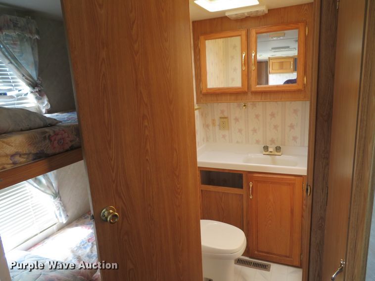 image for item DI2123 1996 Sunnybrook 26DB  camper
