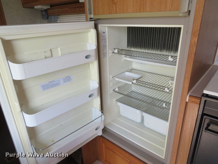 image for item DI2123 1996 Sunnybrook 26DB  camper