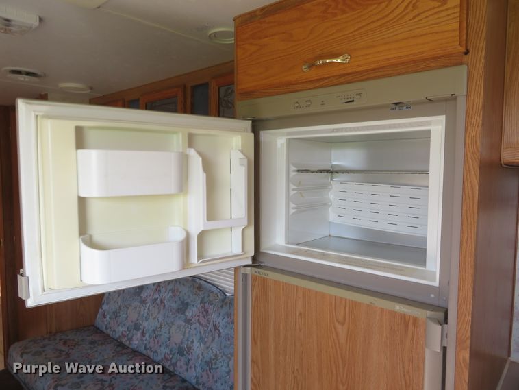 image for item DI2123 1996 Sunnybrook 26DB  camper