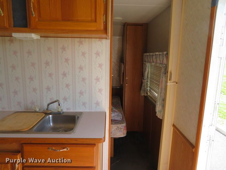 image for item DI2123 1996 Sunnybrook 26DB  camper