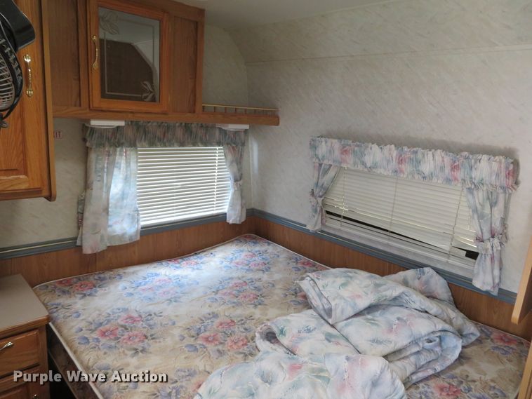 image for item DI2123 1996 Sunnybrook 26DB  camper
