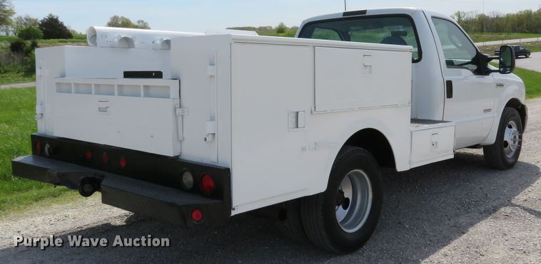 image for item DI2142 2005 Ford F350 Super Duty XL  utility bed pickup truck