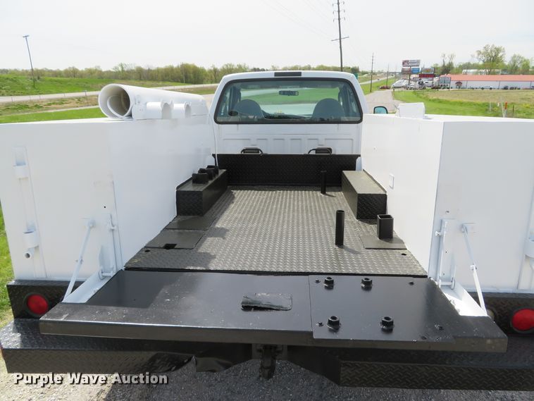 image for item DI2142 2005 Ford F350 Super Duty XL  utility bed pickup truck