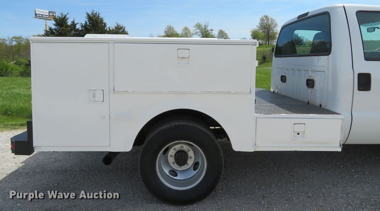 image for item DI2142 2005 Ford F350 Super Duty XL  utility bed pickup truck