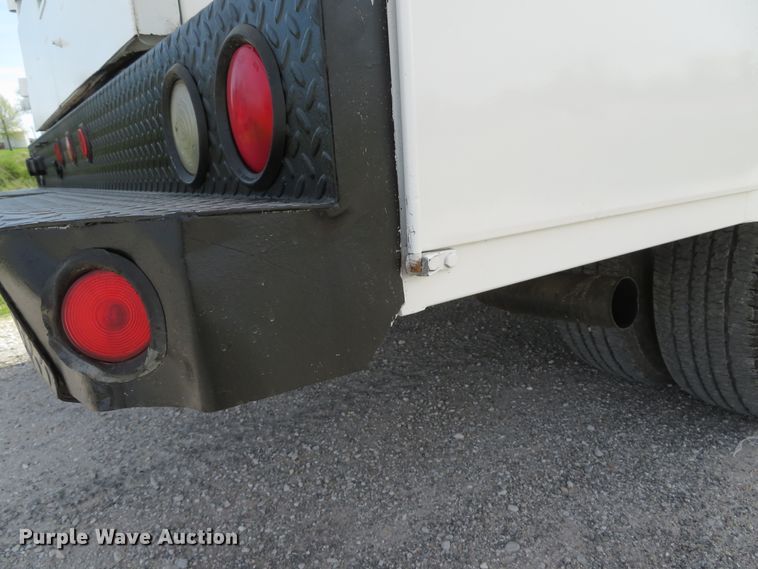 image for item DI2142 2005 Ford F350 Super Duty XL  utility bed pickup truck