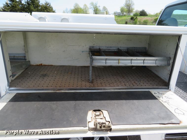 image for item DI2142 2005 Ford F350 Super Duty XL  utility bed pickup truck