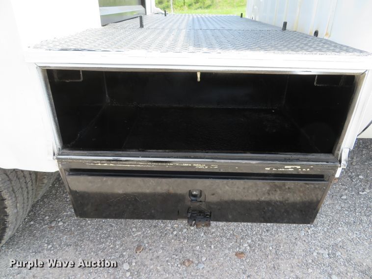 image for item DI2142 2005 Ford F350 Super Duty XL  utility bed pickup truck