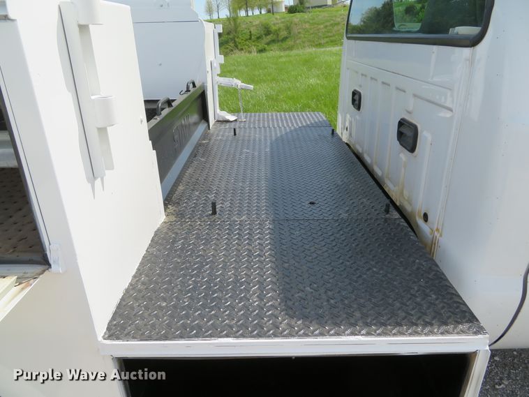 image for item DI2142 2005 Ford F350 Super Duty XL  utility bed pickup truck