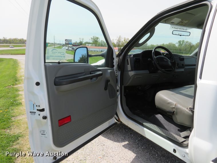 image for item DI2142 2005 Ford F350 Super Duty XL  utility bed pickup truck