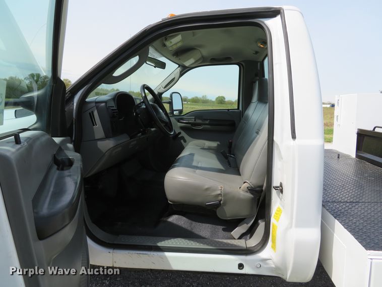 image for item DI2142 2005 Ford F350 Super Duty XL  utility bed pickup truck