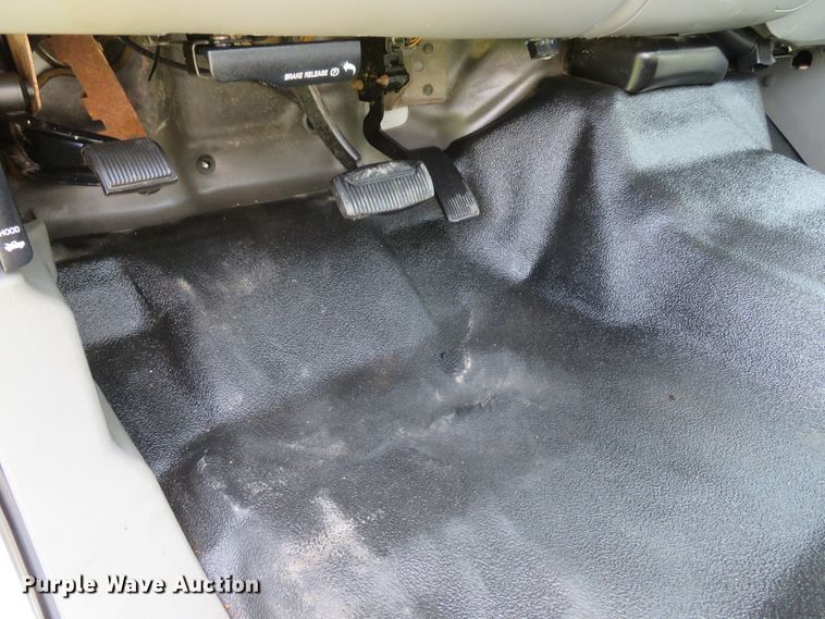 image for item DI2142 2005 Ford F350 Super Duty XL  utility bed pickup truck