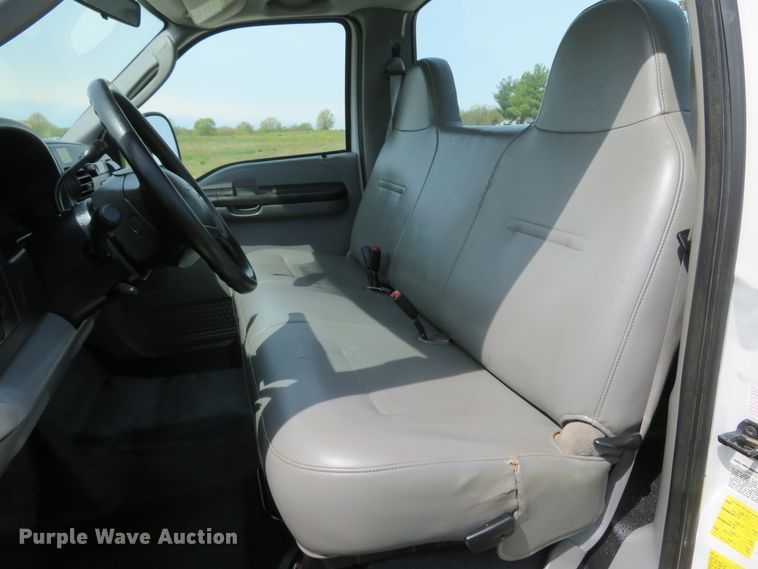 image for item DI2142 2005 Ford F350 Super Duty XL  utility bed pickup truck