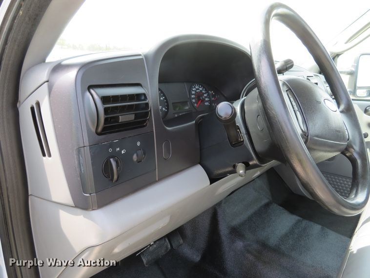 image for item DI2142 2005 Ford F350 Super Duty XL  utility bed pickup truck