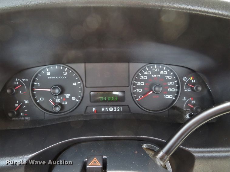 image for item DI2142 2005 Ford F350 Super Duty XL  utility bed pickup truck