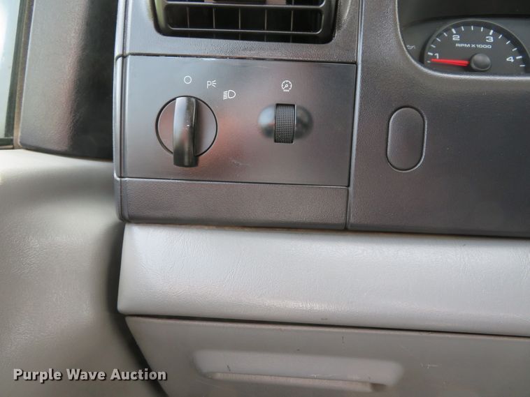 image for item DI2142 2005 Ford F350 Super Duty XL  utility bed pickup truck